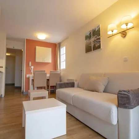 Apt At 2 Steps From The Sea With Pool *