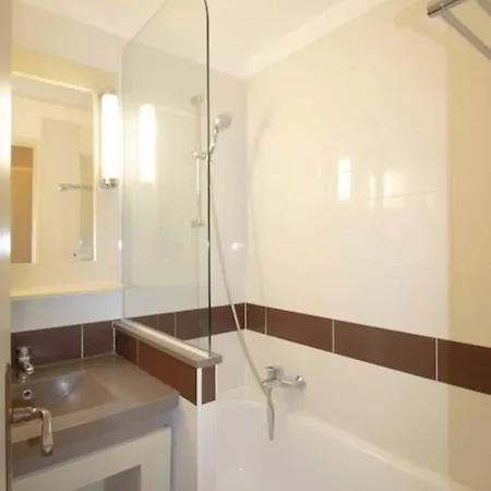 Apartment Apt At 2 Steps From The Sea With Pool